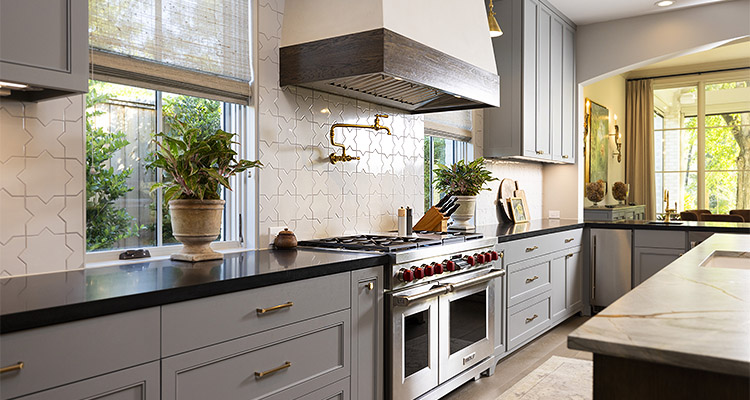 Aspire turns custom homebuilding into a personalized journey a modern kitchen designed by Aspire Fine Homes
