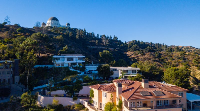 How Austin Butler landed Brad Pitt’s iconic midcentury pad View of houses in Los Feliz