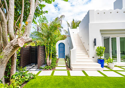 Bright coastal home by Steve Cury Construction