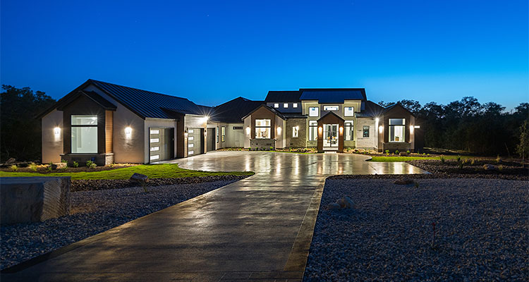 How KC Custom Homes tastefully blends luxury with smart home automation Luxury home by KC Custom Homes
