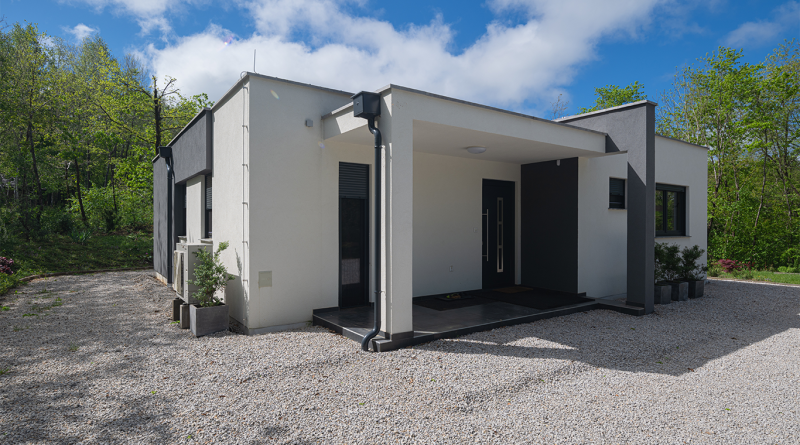 modern minimalist low energy house with high efficiency heating and cooling